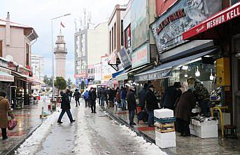 Samsun'da kar yağışının ardından vatandaşların hamsiye talebi arttı