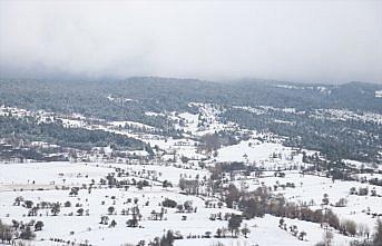 Kastamonu'da kar yağışı nedeniyle 13 köyde ulaşım sağlanamıyor