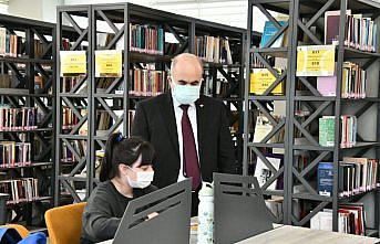 Samsun Valisi Zülkif Dağlı, Gazi İl Halk Kütüphanesini ziyaret etti: