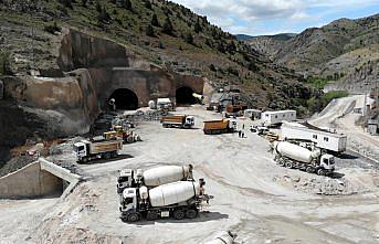 Bayburt-Gümüşhane kara yolundaki Vauk Tüneli'nde kazı işleminin yüzde 30'u tamamlandı