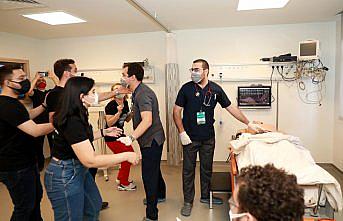 Doktor adayları Rize'de aldıkları simülasyon eğitimiyle saha koşullarına hazırlanıyor