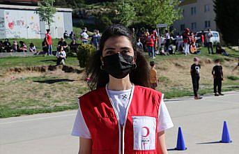 Kastamonu'da Türk Kızılay ekipleri çocukları şenlendirdi