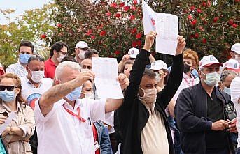 OMÜ'de sağlık işçileri bordrolarıyla eylem yaptı