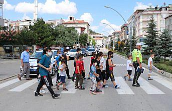 Havza'da yaz Kur'an kursuna katılan çocuklara uygulamalı trafik eğitimi verildi