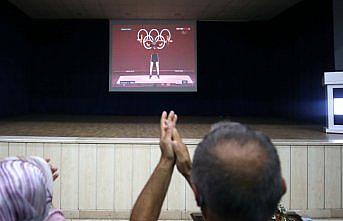 Milli halterci Nuray Levent'in ailesi, kızlarının olimpiyatlardaki mücadelesini heyecanla izledi