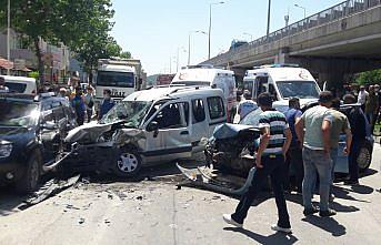 Samsun'da hafif ticari araç ile otomobil çarpıştı: 4 yaralı