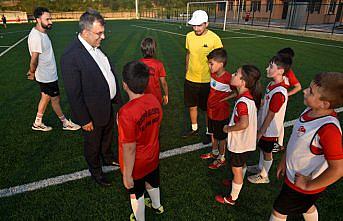 Taşköprü Belediye Başkanı Çatal, öğrencilerle futbol oynadı