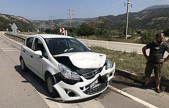 Karabük'te 2 otomobilin çarpıştığı kazada 5 kişi yaralandı