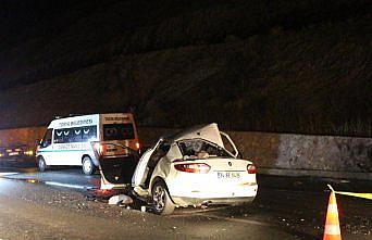 Kastamonu'da otomobil istinat duvarına çarptı: 3 ölü