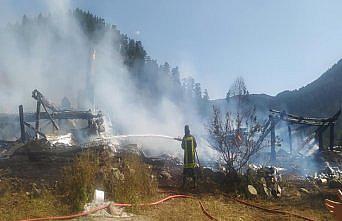 Kastamonu'da yaylada 2 ev yandı