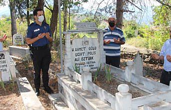 Marmara Depremi'nde şehit olan polis memuru mezarı başında anıldı
