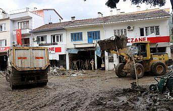 Sel felaketinin yaşandığı Bozkurt'ta enkaz kaldırma ve temizlik çalışmaları devam ediyor