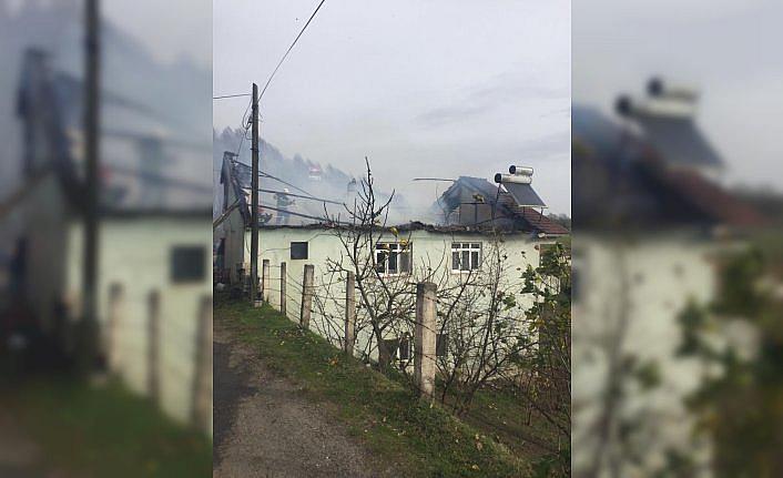Zonguldak'ta bir evin çatı katında çıkan yangın söndürüldü