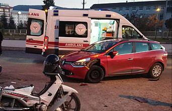 Karabük'te otomobil ile çarpışan motosikletin sürücüsü yaralandı