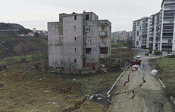 Samsun'da toprak kayması nedeniyle bir bina boşaltıldı