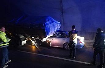 Amasya'da tırla çarpışan otomobildeki 2 kişi yaralandı