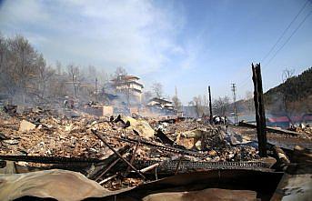 GÜNCELLEME 2 - Kastamonu'da 7 ev ile 7 ahır yandı