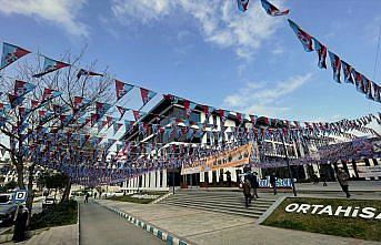 “O sene, bu sene“ diyen Trabzonsporlular şehri bayraklarla donatıyor