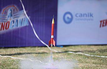 Samsun'da öğrencilerin tasarladığı “model roketler“ fırlatıldı