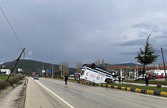 Kastamonu'da devrilen ambulansın sürücüsü yaralandı