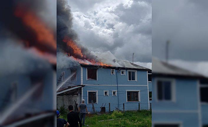Düzce'de müstakil evde çıkan yangın söndürüldü