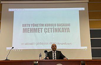 Gazeteci Çetinkaya, tecrübelerini Karabük Üniversitesi öğrencileriyle paylaştı