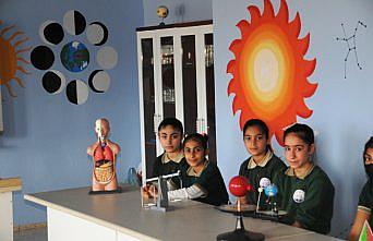 Giresunsporlu futbolcu Umut Nayir, Şırnak'ta bir okula fen laboratuvarı kurdu