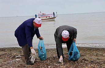 Trabzon'da, Çevre Haftası dolayısıyla sahilde temizlik yapıldı