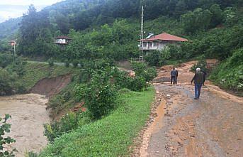 Zonguldak'ta sağanak nedeniyle köy yollarında heyelan yaşandı
