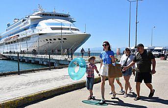 Astoria Grande kruvaziyeri 320 yolcusuyla ikinci kez Sinop'a geldi