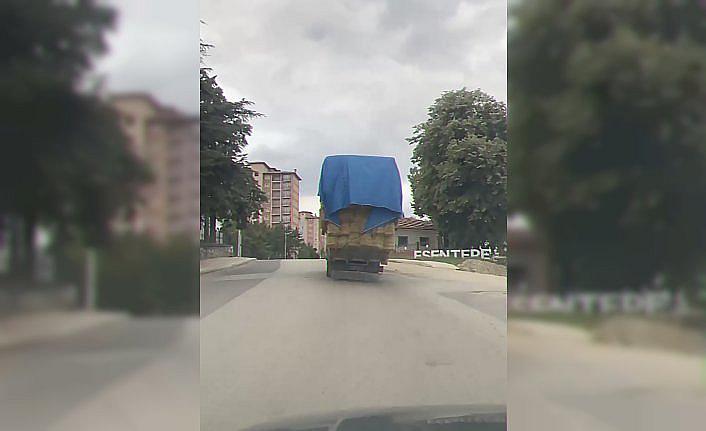 Karabük'te sürücü ve vatandaşların tehlikeli yolculukları kameraya yansıdı