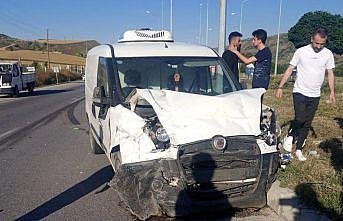 Merzifon'da hafif ticari araç ile otomobilin çarpıştığı kazada 1 kişi yaralandı