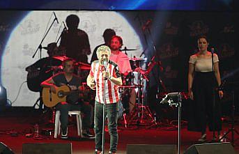 Bakan Varank, TEKNOFEST KARADENİZ'de Resul Dindar konserinde sahneye çıktı