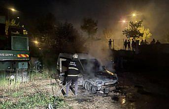 Bolu'da park halindeki hafif ticari araçta çıkan yangın söndürüldü