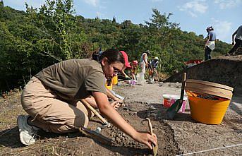 Kampüs yakınındaki kazı alanı arkeoloji öğrencilerine pratik yapma imkanı sağlıyor