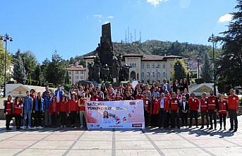 Türk Kızılay üyeleri, sağlıklı yaşama dikkati çekmek için yürüdü