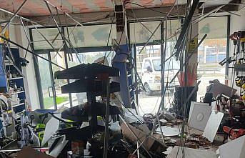 Düzce'de depremden etkilenen esnafın dükkanlarını düzenleme çalışmaları sürüyor
