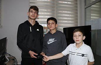 Samsun'da üç genç caminin şadırvanında buldukları cüzdanı polise teslim etti