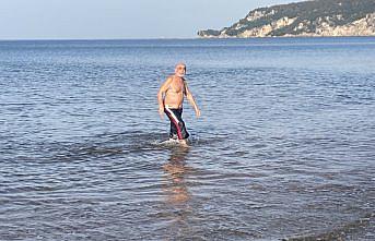 Bartın'da 75 yaşındaki kişi aralıkta denize girdi