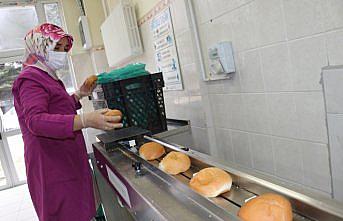 Bolu'da meslek lisesi öğrencileri günde 10 bin ekmek üretiyor