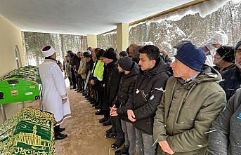 Depremde hayatını kaybeden iki kardeşin cenazesi Sinop'ta defnedildi