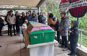 Hatay'da enkaz altında hayatını kaybeden öğretmen, Zonguldak'ta toprağa verildi