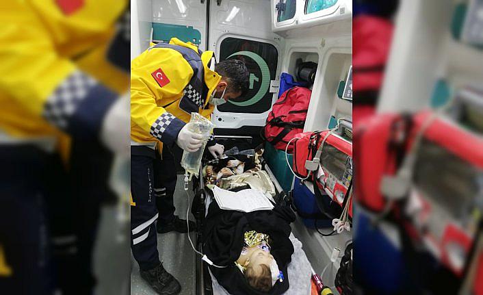 Hatay'da enkazdan çıkarılan 2 bebek helikopterle Adana'ya nakledildi