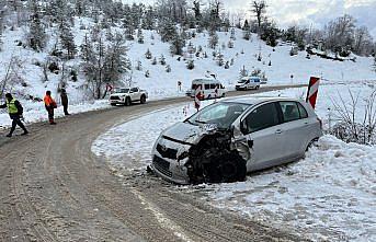 Sinop’ta kar küreme aracıyla çarpışan otomobildeki 4 kişi yaralandı