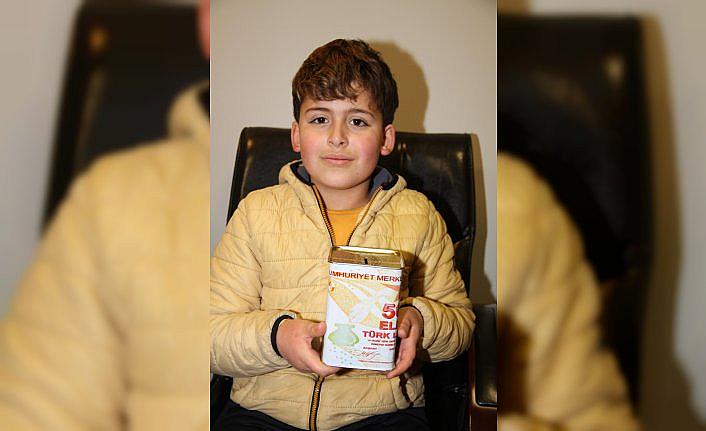 Yağlıdere'de 11 yaşındaki çocuk, kumbarasındaki parayı depremzedelere bağışladı