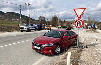 Karabük'te iki otomobilin çarpıştığı kazada 3 kişi yaralandı