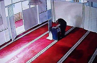 Caminin bağış kutusundan hırsızlık yapan kişi gözaltına alındı