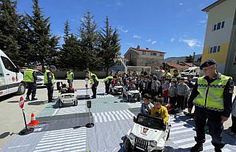 Bolu'da öğrencilere trafik eğitimi verildi