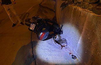 Çarşamba'da şarampole devrilen motosikletin sürücüsü ağır yaralandı