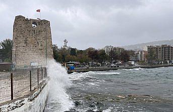 Sinop'ta fırtınada 4 metrelik dalgalar oluştu
